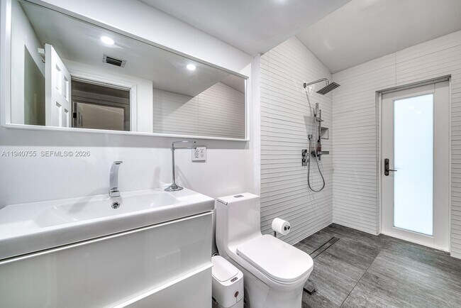 Building Photo - 4000 Kumquat Ave