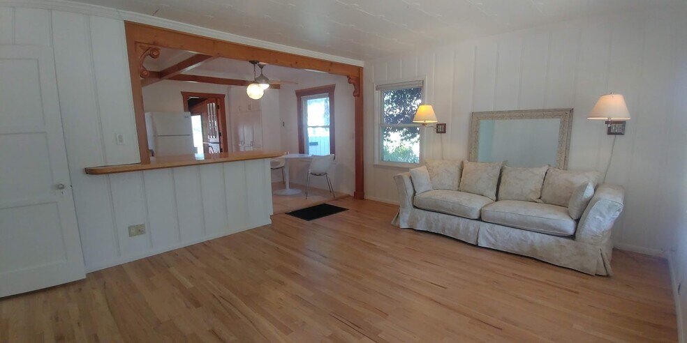 Building Photo - 3555 Colonial Ave