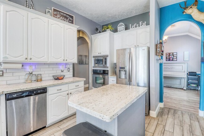 Building Photo - 506 Taskwood Dr