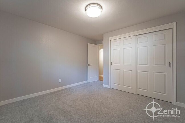 Building Photo - 1701 SE 123rd Ave