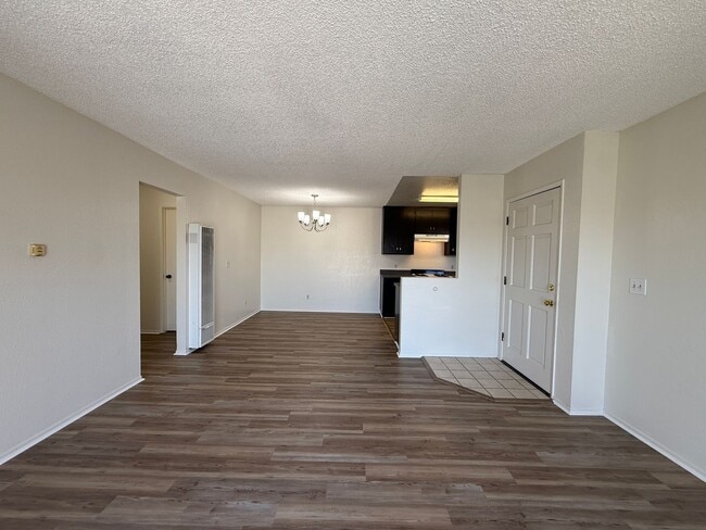 Building Photo - Quail Meadows Upstairs Condo with Easy Access to 101 Frwy/VSFB