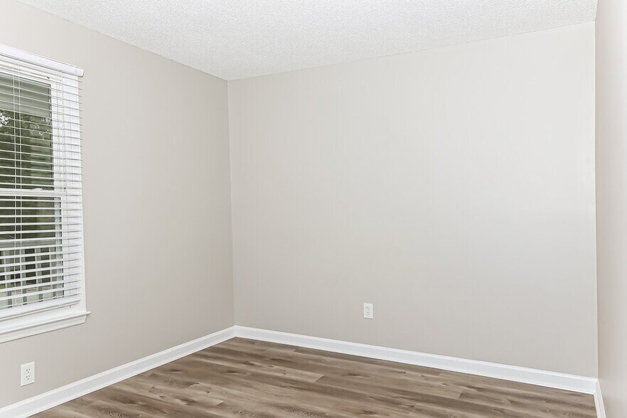 Building Photo - 3007 Brittany Dr