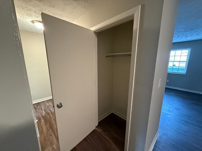 Building Photo - 8721 Gleason Dr