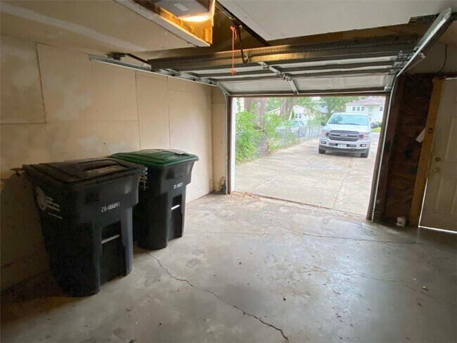 Building Photo - Omaha Ranch Home For Rent