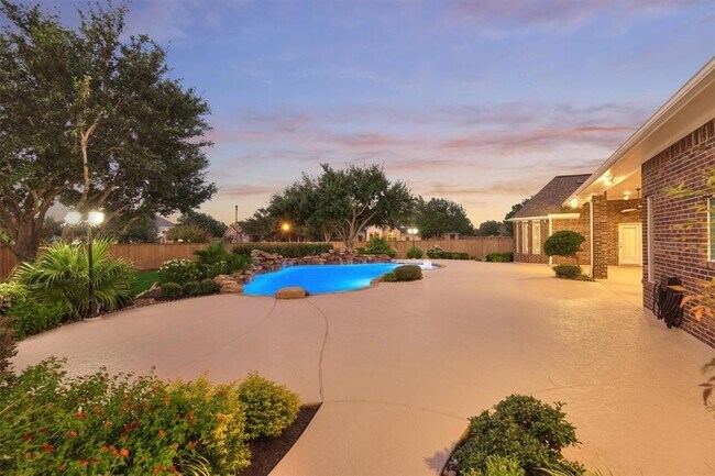 Building Photo - 20806 E Cameron Ridge Dr