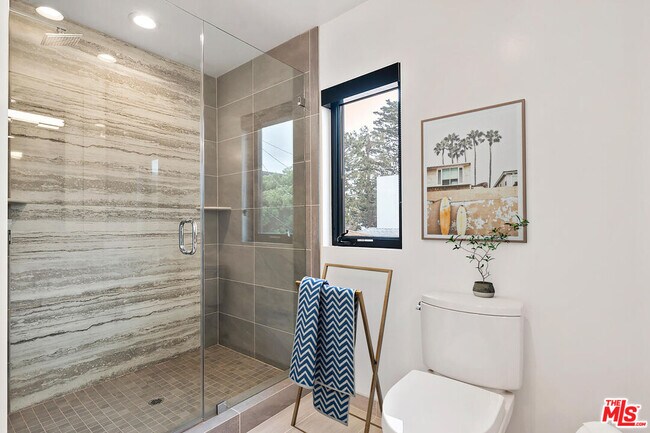 Building Photo - 1306 Cabrillo Ave