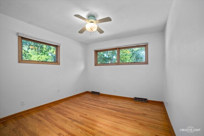 Building Photo - 38W686 Glenview Dr