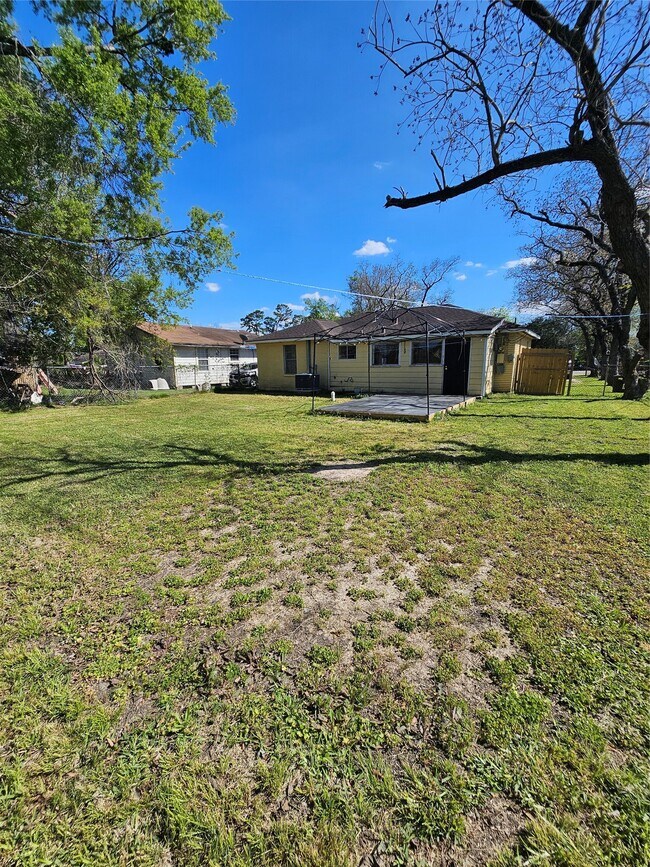 Building Photo - 13501 Joliet St