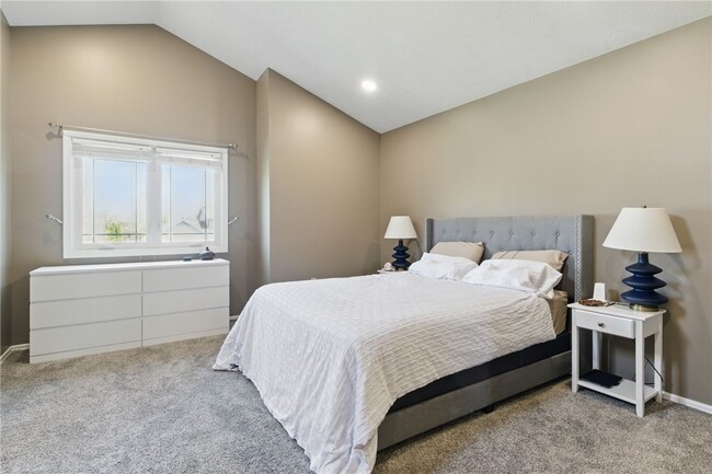Building Photo - 12 White Oak Bend