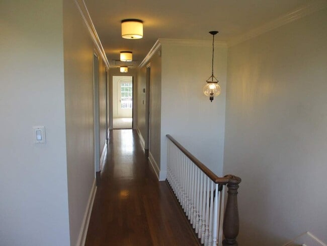 Building Photo - Stunning 4 Bedroom Home in North End Tacoma