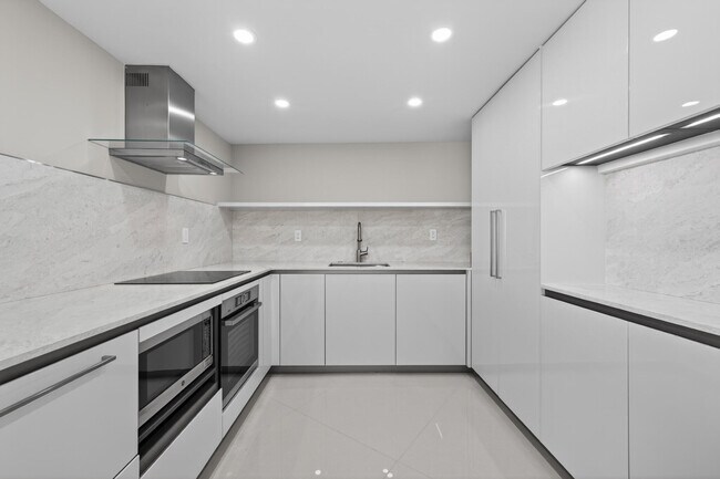 Building Photo - 1200 S Flagler Dr