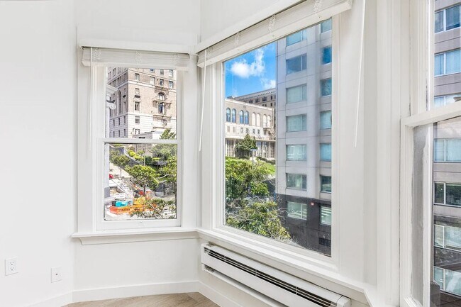 Building Photo - 903 Pine St