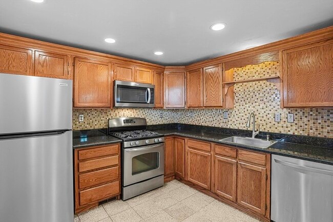 Building Photo - 237 South St