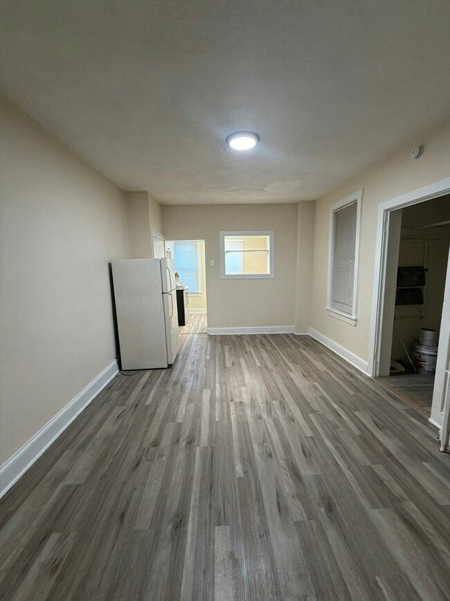 Building Photo - 3 W 4th St