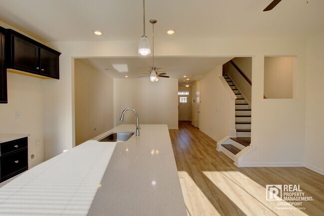 Building Photo - 432 Trotters Ln