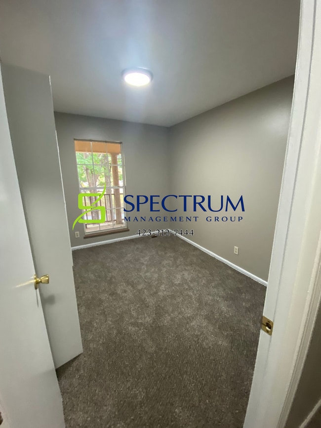Building Photo - 1901 Valley View Dr
