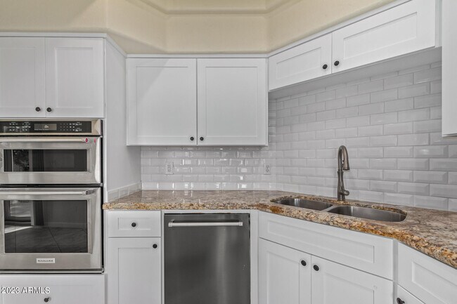 Building Photo - 9414 S 51st St