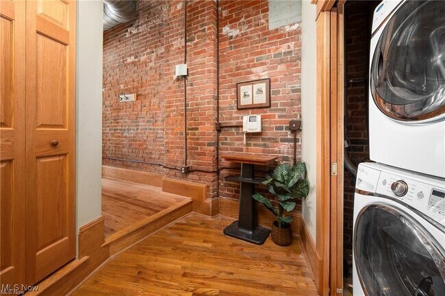 Building Photo - 1667 E 40th St