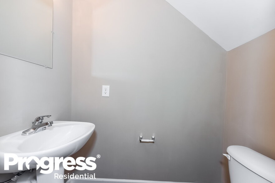 Building Photo - 8872 Cressent Glen Ct