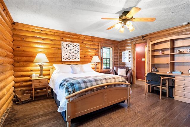 Building Photo - 322 Post Oak Dr