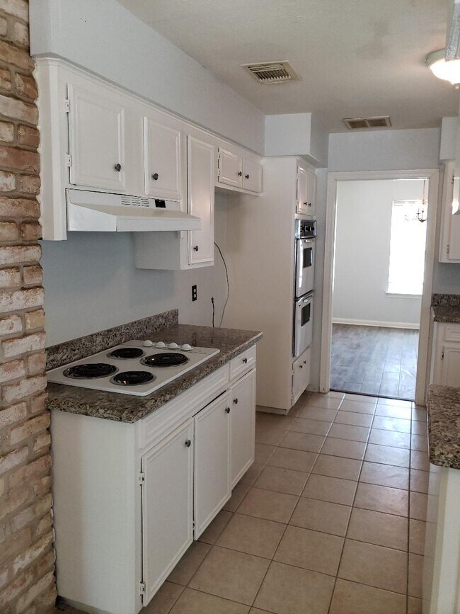 Building Photo - 12314 Rincon Dr