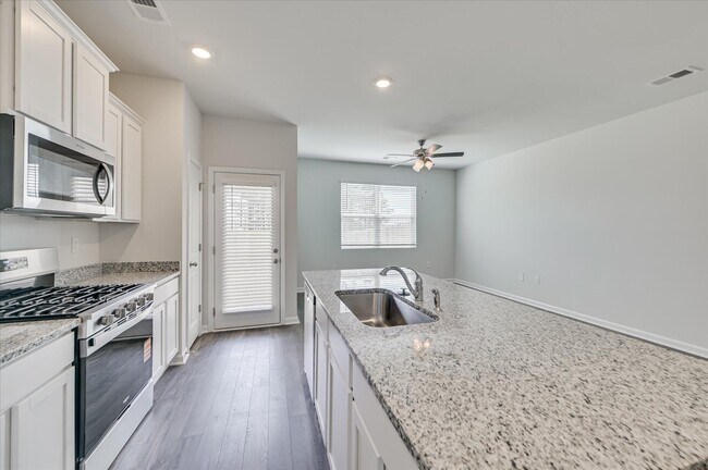 Building Photo - 811 Grovebury Ct