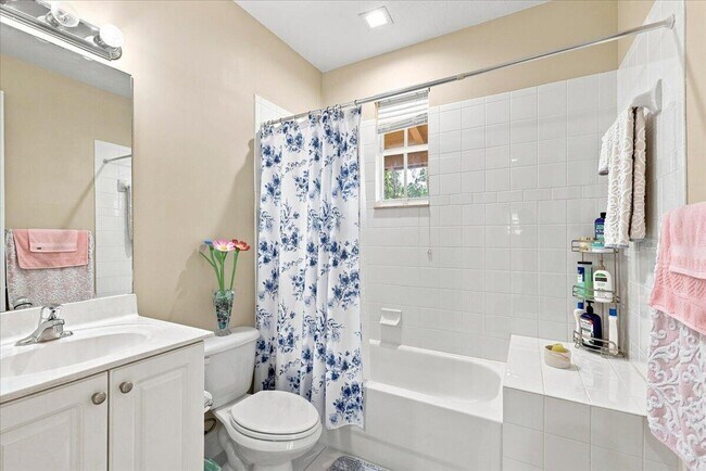 Building Photo - 701 SW 147th Ave