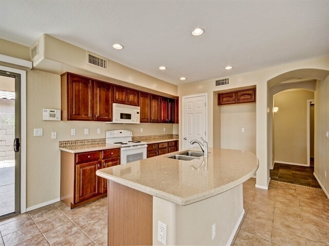 Building Photo - 2982 S 256th Dr