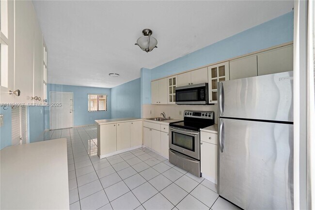 Building Photo - 5490 W 21st Ct