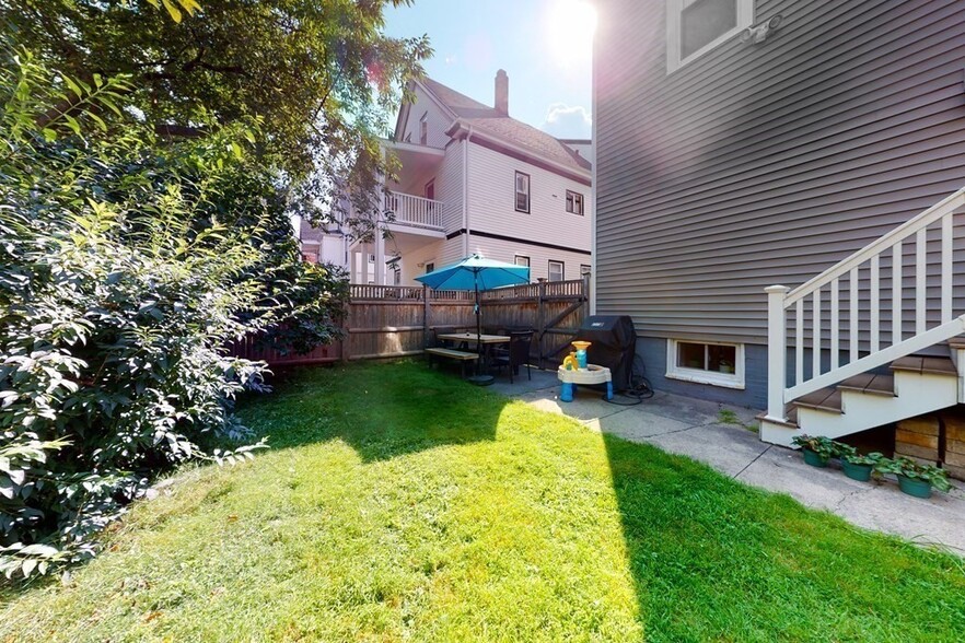 Building Photo - 259 Willow Ave