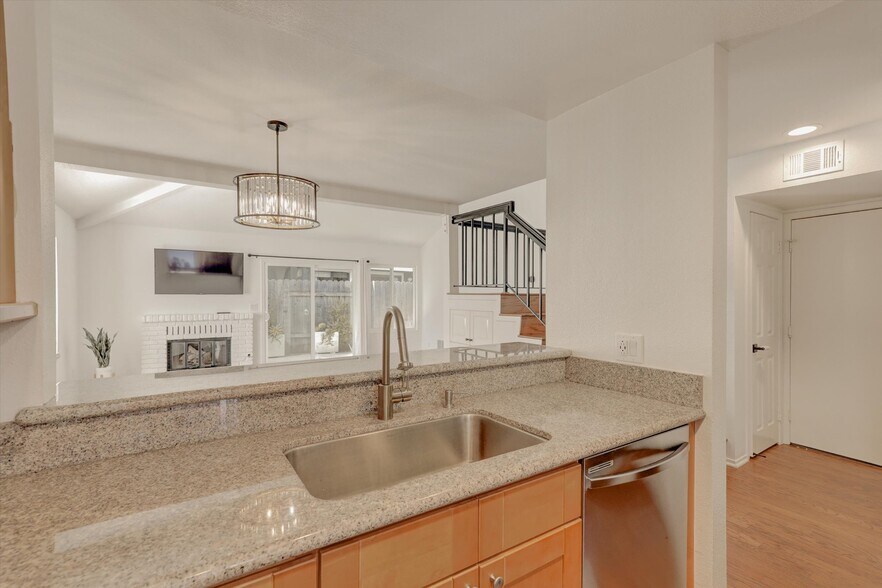 Building Photo - 2191 Canyon Dr