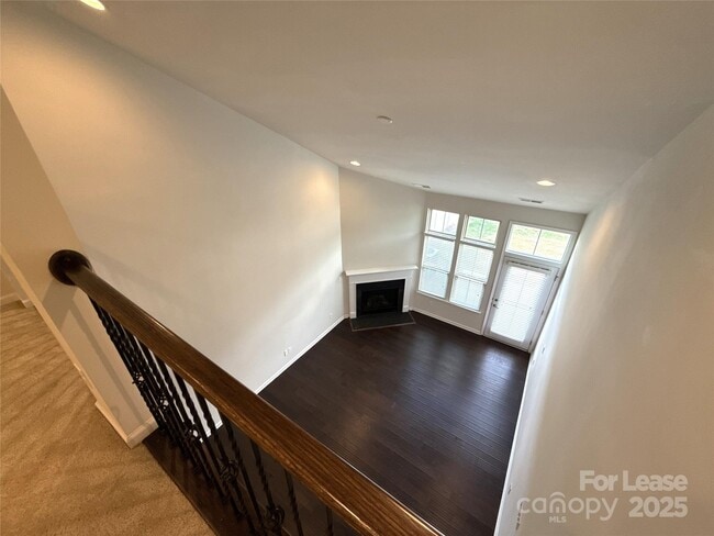 Building Photo - 11060 Discovery Dr NW