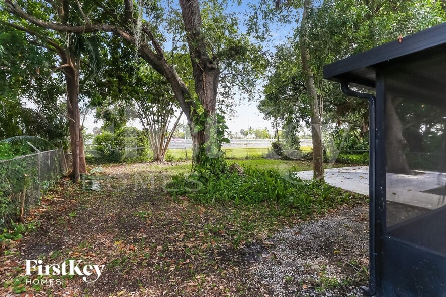 Building Photo - 3751 NW 9th Ct