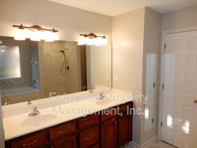 Building Photo - 4525 Hickory Creek Dr