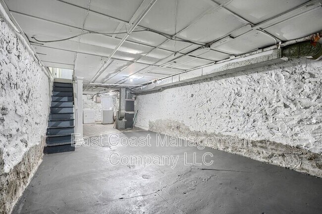 Building Photo - 2107 W Saratoga St