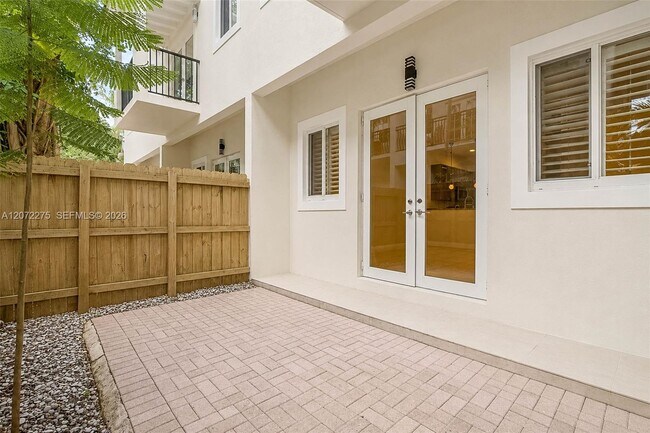 Building Photo - 2945 Coconut Ave