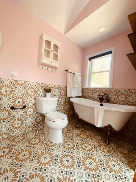 Building Photo - 7 Cushing Dr