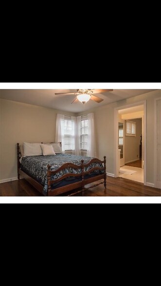 Building Photo - 2711 W 71st Terrace