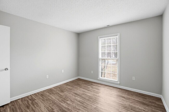 Building Photo - 3 Bedroom Ranch with a 2 Car Garage!