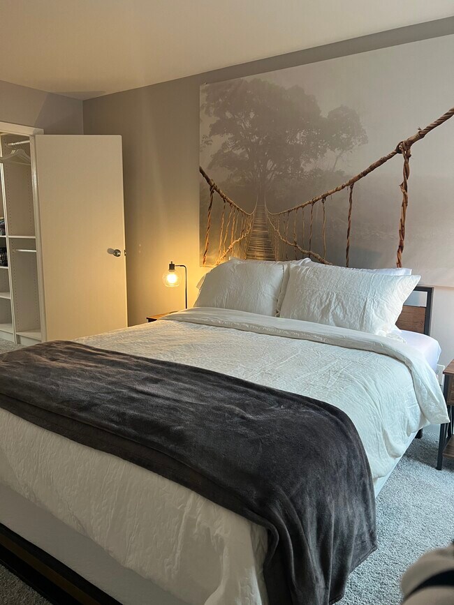 Building Photo - 5803 Royal Ridge Dr