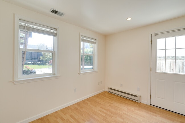 Bonus Room down - 1466 14th Ave