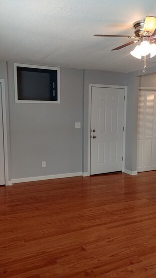 Livingroom / back entry - 130 E Vienna St
