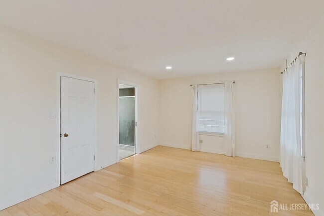 Building Photo - 205 Ashland Rd