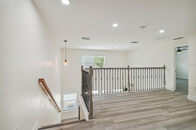 Building Photo - 4910 W San Miguel St