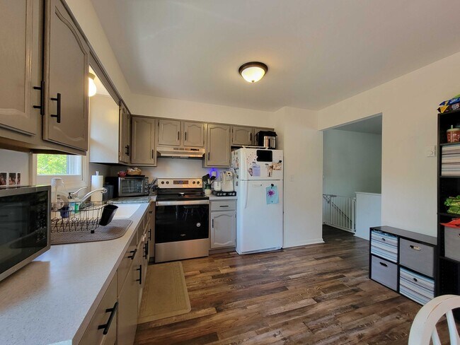 Building Photo - 350 Blue Bell Dr