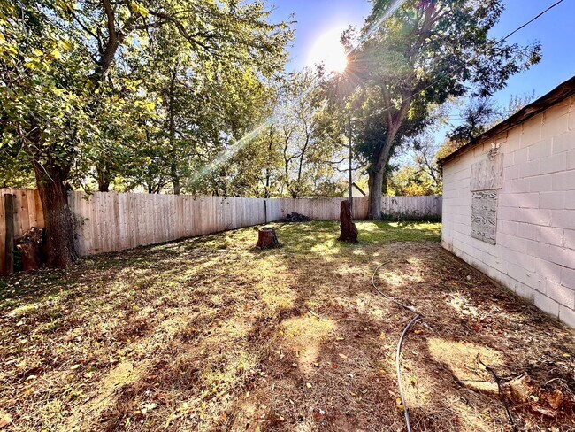Building Photo - Three bedroom OKC Home