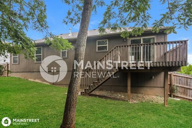 Building Photo - 411 Wiltshire Dr, Raymore, MO 64083