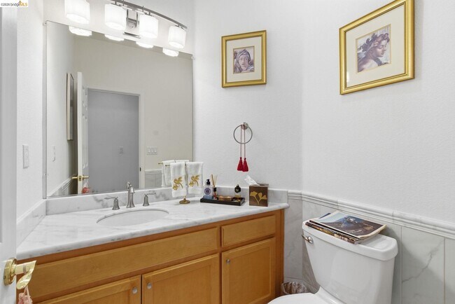 Building Photo - 257 Golf Links St