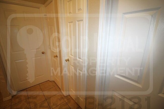 Building Photo - 3402 Hereford Ln