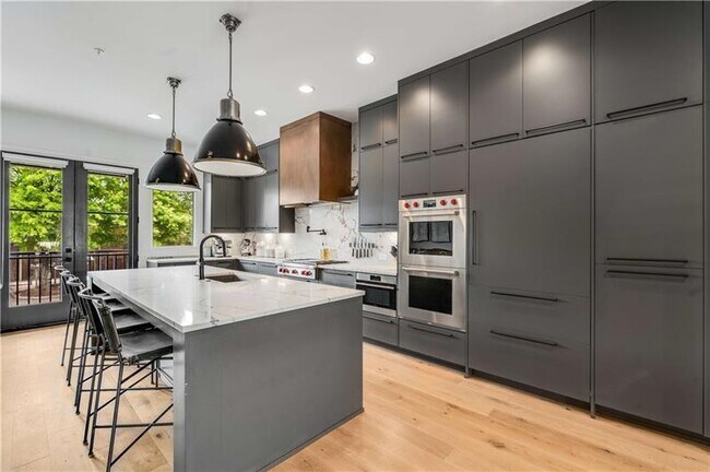 Building Photo - 661 Auburn Ave NE